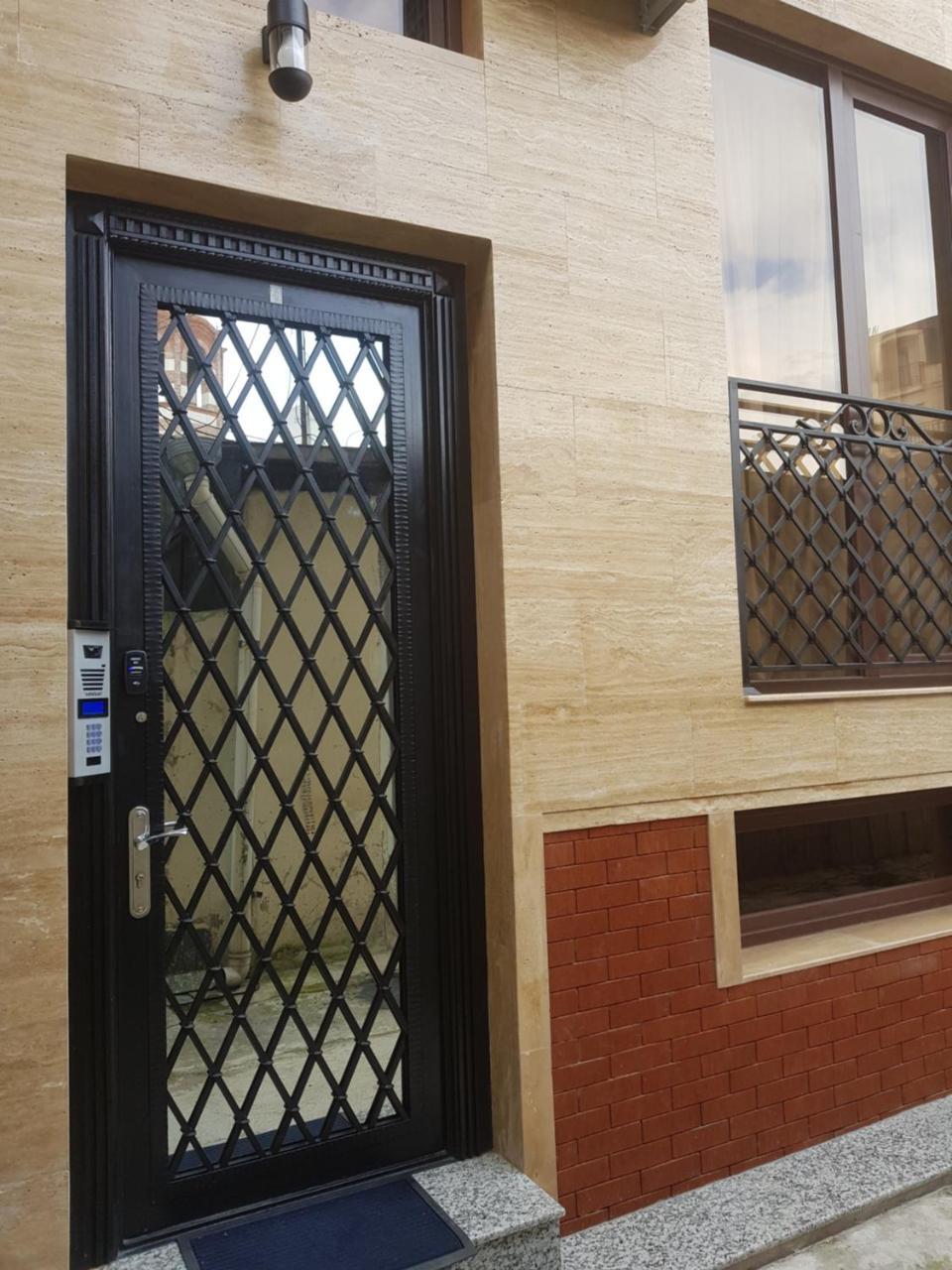 Piazza Batumi Guesthouse Eksteriør bilde