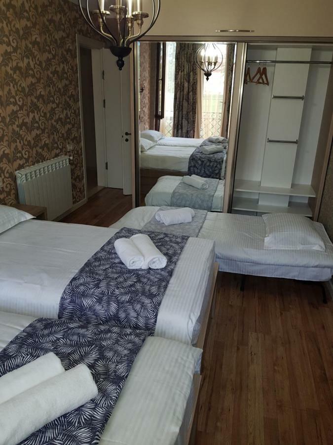 Piazza Batumi Guesthouse Eksteriør bilde